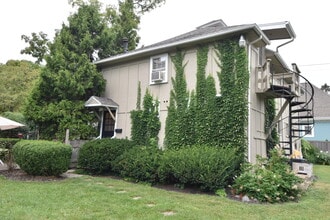 661 S Lake Shore Dr in Lake Geneva, WI - Building Photo - Building Photo