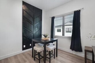 4615 INDIE HEIGHTS Ln in Houston, TX - Foto de edificio - Building Photo