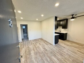 mat21 in Los Angeles, CA - Foto de edificio - Interior Photo