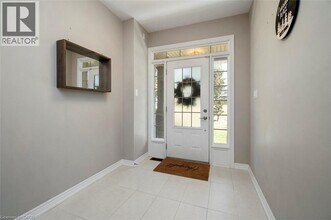 215 Dundas St E in Hamilton, ON - Building Photo - Building Photo