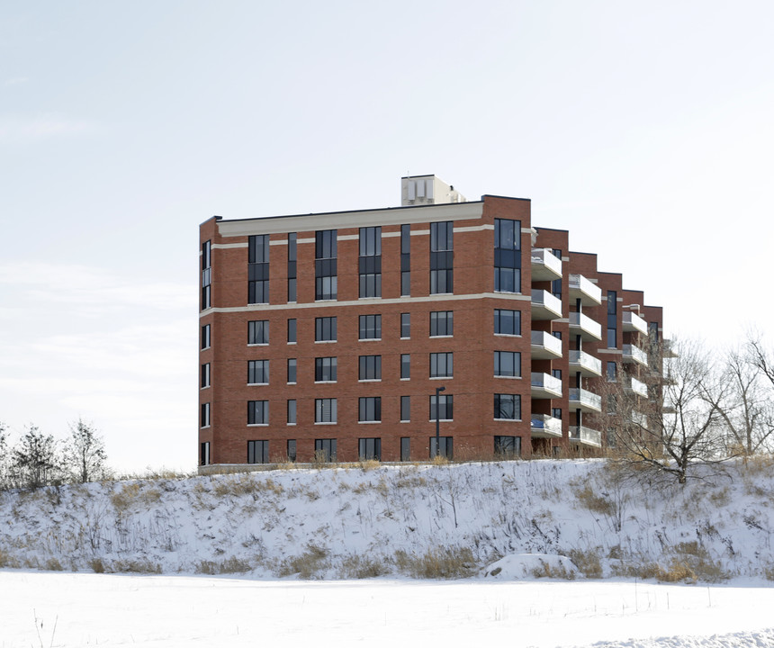 Les Tours du Château in Vaudreuil-dorion, QC - Building Photo