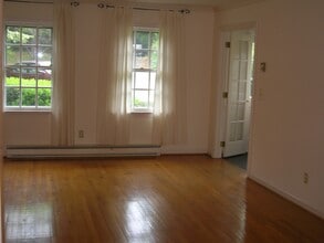 211 Surrey Rd in Charlottesville, VA - Building Photo - Building Photo