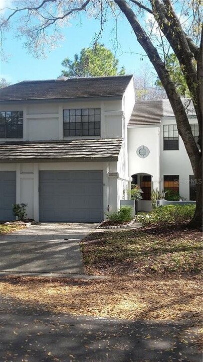 4137 Brentwood Park Cir in Tampa, FL - Foto de edificio