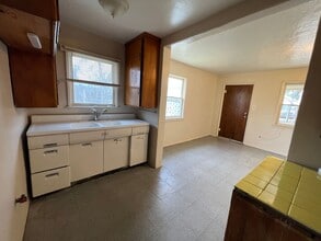 411 Ray St in Bakersfield, CA - Building Photo - Building Photo