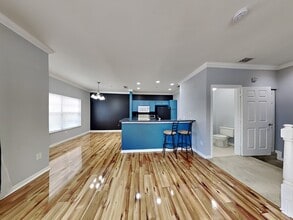 2550 Grand Central Pkwy in Orlando, FL - Building Photo - Building Photo