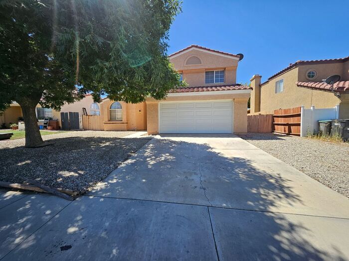 1718 Apricot Dr in Palmdale, CA - Building Photo