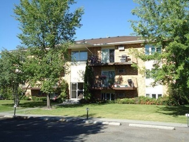 property at 811 W Villard St