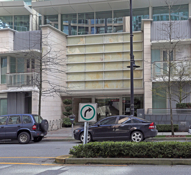 Two Harbour Green in Vancouver, BC - Building Photo - Building Photo