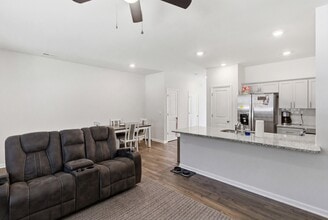 1010 Bayard Wootten Way in New Bern, NC - Building Photo - Building Photo