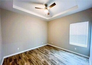 905 W Kohala Ave-Unit -2 in Alton, TX - Building Photo - Building Photo