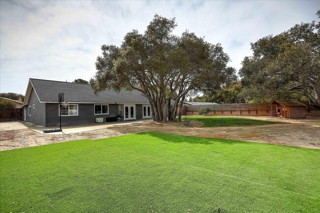 3253 Courtney Dr in Lompoc, CA - Building Photo - Building Photo