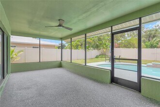 5021 Bridgeport Dr in Safety Harbor, FL - Building Photo - Building Photo