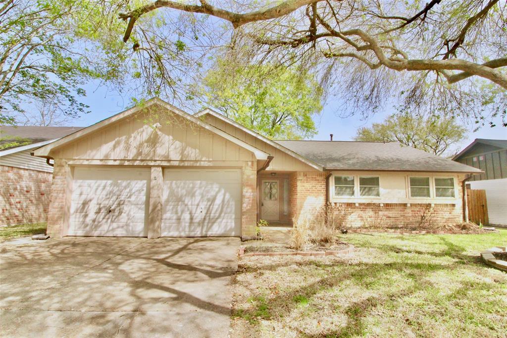 13511 Brook Hollow Dr in Sugar Land, TX - Building Photo