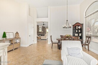 9716 E Janice Way in Scottsdale, AZ - Foto de edificio - Building Photo