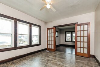 327-329-329 N Shaffer St in Springfield, OH - Building Photo - Building Photo