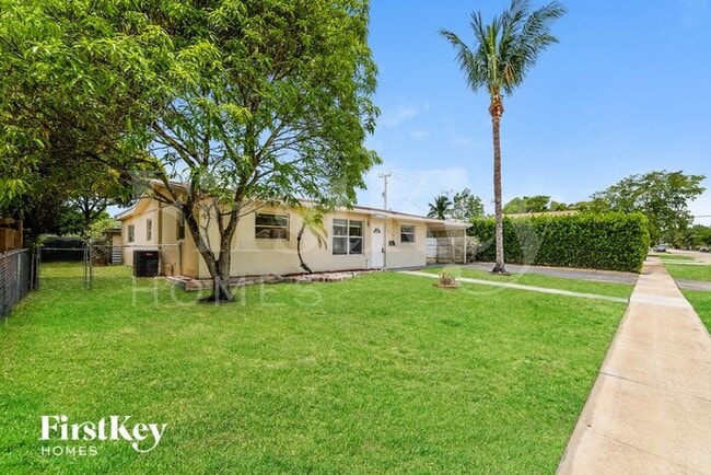 7130 Tyler St in Hollywood, FL - Building Photo - Building Photo