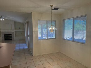 7917 E Waverly St in Tucson, AZ - Foto de edificio - Building Photo