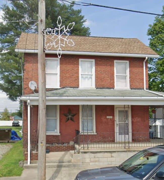 property at 204 S Market St