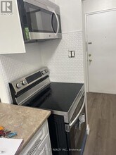 2365 Marine Dr in Oakville, ON - Building Photo - Building Photo