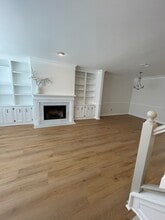 880 Lenox Oaks Cir NE in Atlanta, GA - Foto de edificio - Building Photo