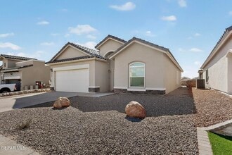 217 Farnborough St in El Paso, TX - Building Photo - Building Photo