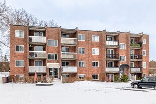 166 De Noirmoutier Rue in Laval, QC - Building Photo