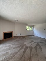 10522 Lake City Way NE in Seattle, WA - Building Photo