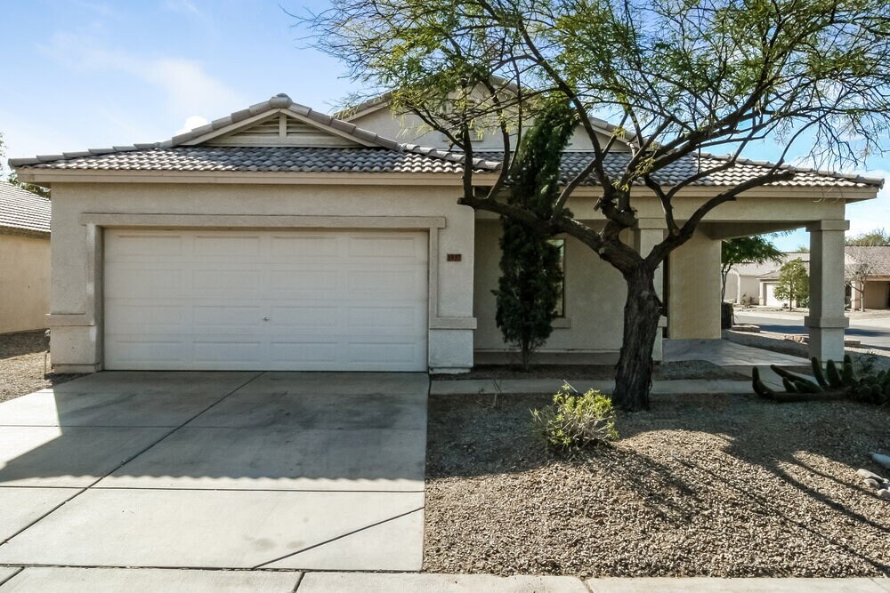 1937 E Lusitano Loop in San Tan Valley, AZ - Building Photo