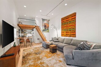 7335 W Otter Bay Rd in Coeur d'Alene, ID - Building Photo - Building Photo