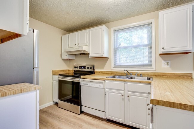 6075 Cedar Wood Dr in Columbia, MD - Building Photo - Building Photo