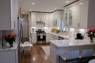 33 Claremont Ave in Montclair, NJ - Building Photo