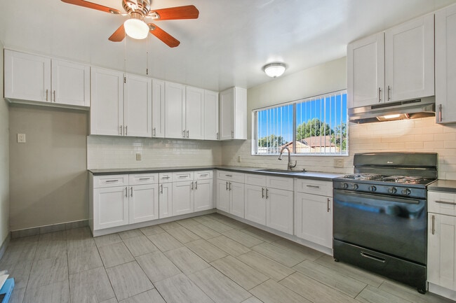 15464 Moorpark St in Sherman Oaks, CA - Building Photo - Building Photo