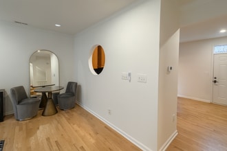 250 W Bland St in Charlotte, NC - Foto de edificio - Building Photo