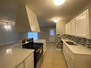 14511 Flair Dr in Houston, TX - Building Photo - Building Photo