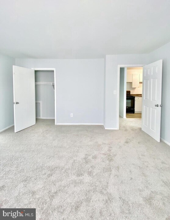 7700 Arehart Dr-Unit -1211 in New Carrollton, MD - Building Photo