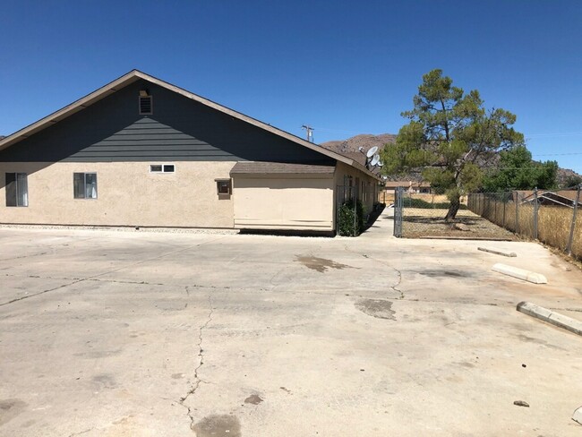 22104 Copper St in Tehachapi, CA - Building Photo - Building Photo