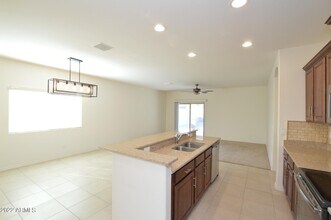 802 W Witt Ave in San Tan Valley, AZ - Foto de edificio - Building Photo