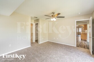 1371 Maracaibo St in Port Charlotte, FL - Foto de edificio - Building Photo