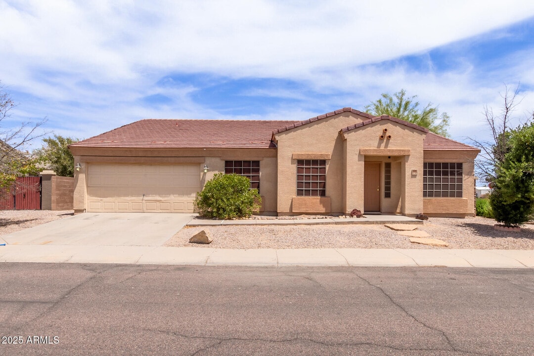 608 W Rattlesnake Pl in Casa Grande, AZ - Building Photo