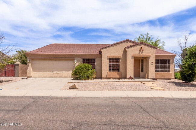 property at 608 W Rattlesnake Pl