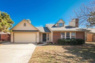 11240 Cimarron Dr in Oklahoma City, OK - Building Photo