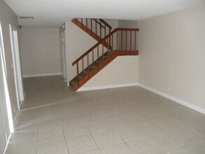 911 Springdale Cir in Palm Springs, FL - Building Photo - Building Photo