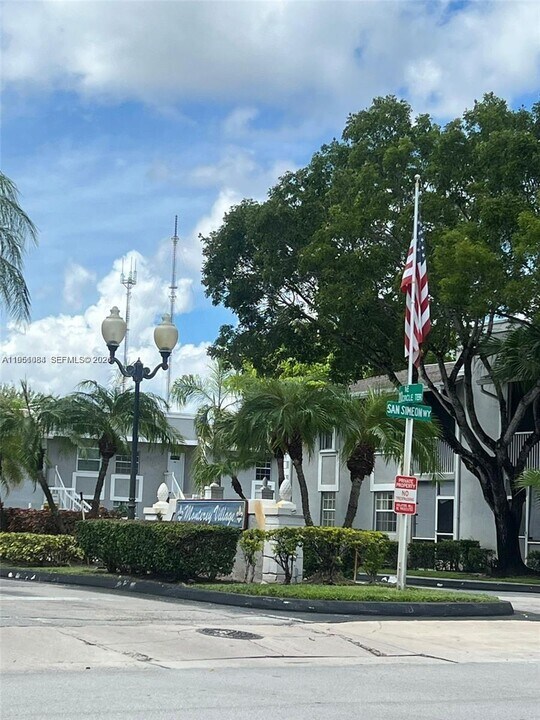 442 NE 210th Cir Terrace in Miami, FL - Building Photo