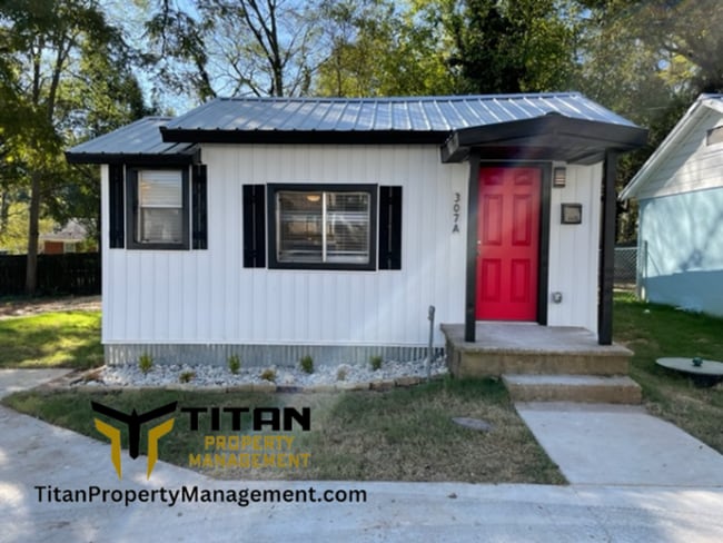 property at 307 E Narroway St