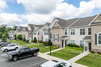 Woodhaven Commons in Old Bridge, NJ - Foto de edificio - Building Photo