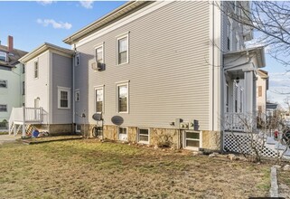 65 Chestnut St, Unit 1 in New Bedford, MA - Building Photo - Building Photo