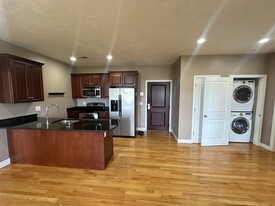 76 Fellsway W, Unit #401 Apartamentos