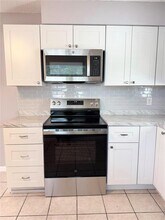 813 Lake Palms Dr in Largo, FL - Foto de edificio - Building Photo