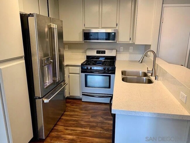 445 Ribbon Beach Way in Oceanside, CA - Foto de edificio - Building Photo