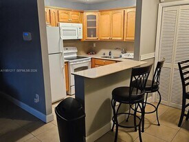 1100 Salzedo St in Coral Gables, FL - Building Photo